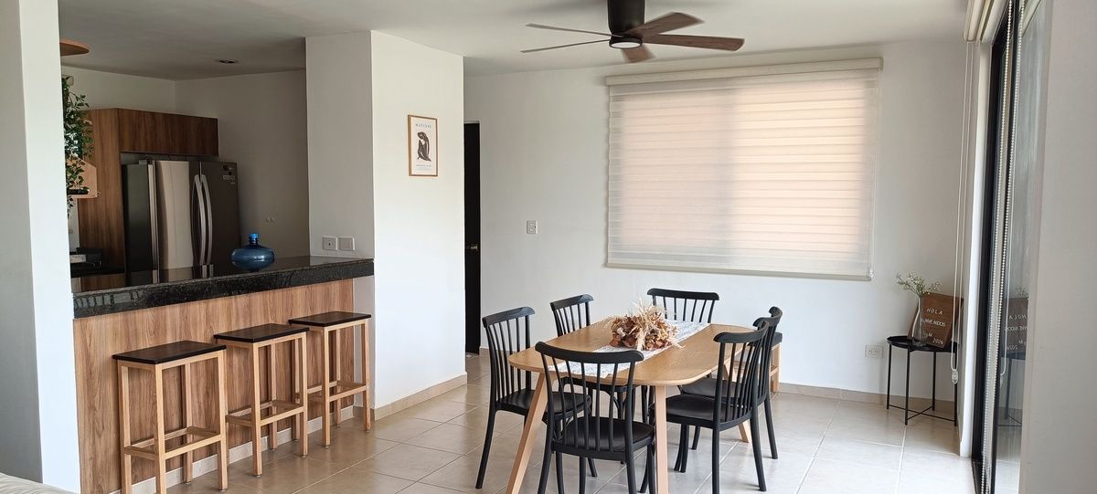 Vista a comedor-cocina integral