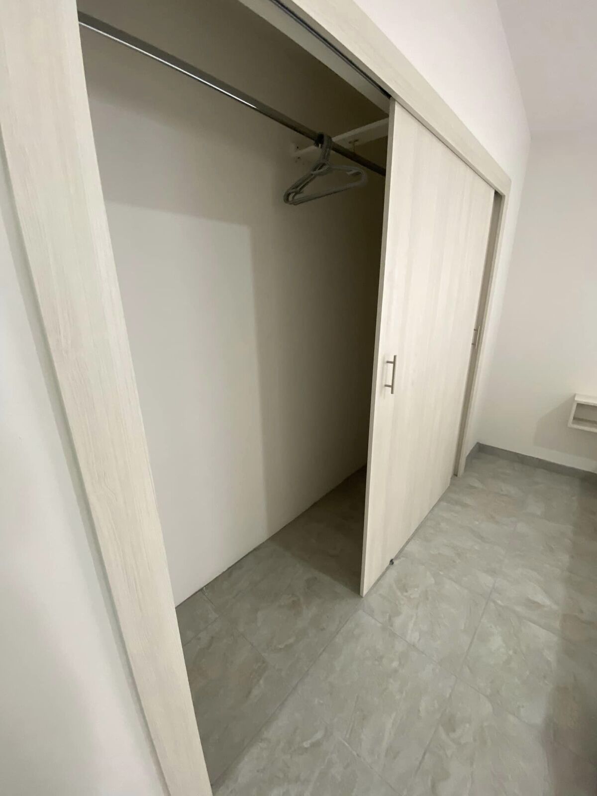 11 of 11: Closet de Habitación #3