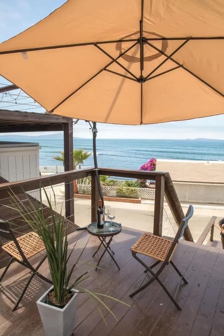 1 of 8: Terraza con vista al mar