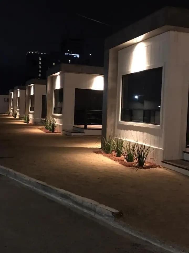 5 of 8: Vista exterior