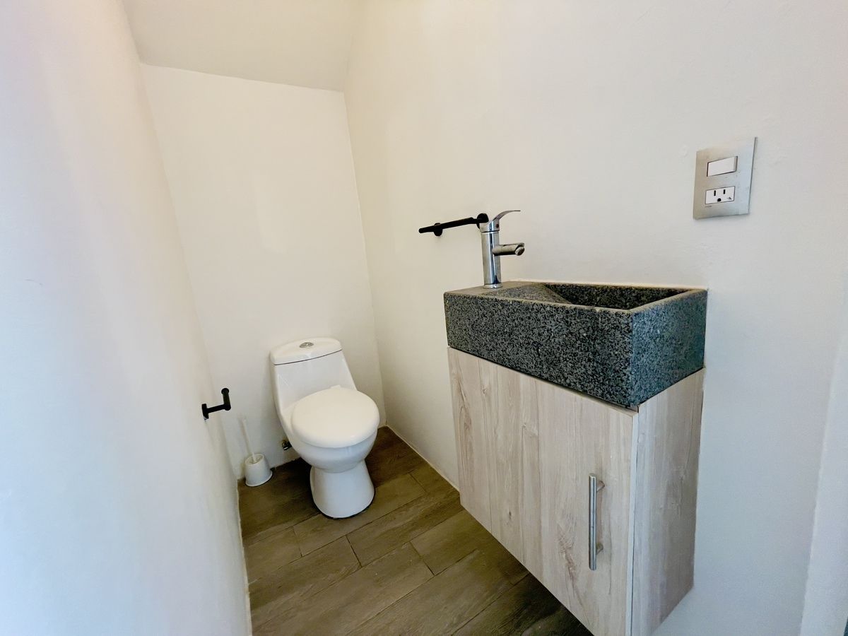4 de 31: Medio Baño