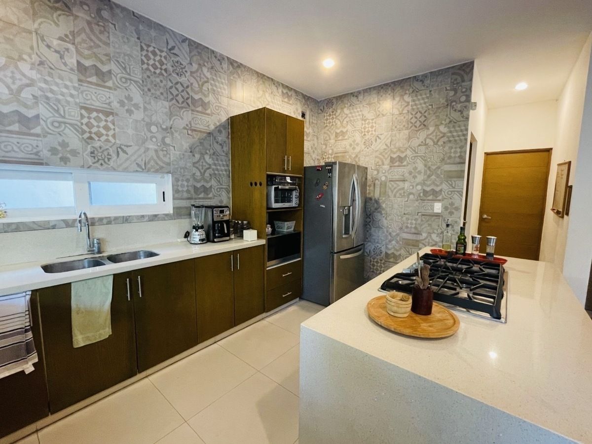 4 of 11: COCINA