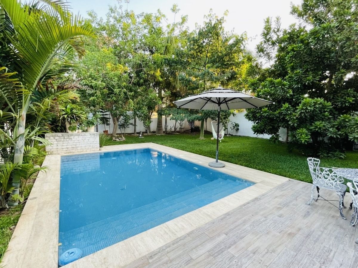 1 of 11: PISCINA