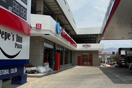 Se Renta Local en Centro Comercial