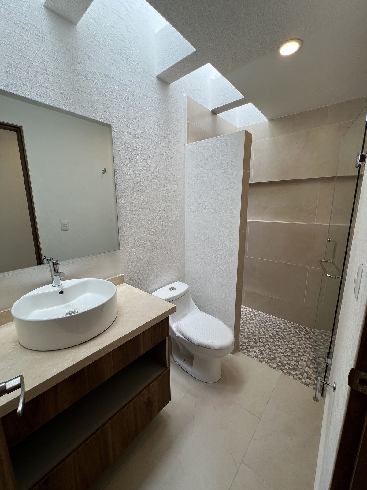 12 de 14: Baño hab secundaria