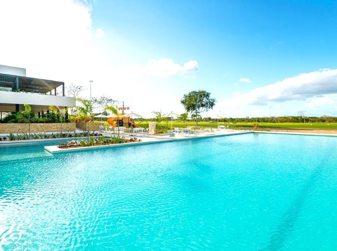 Terreno en Venta en Merida en Privada con Club de Golf
