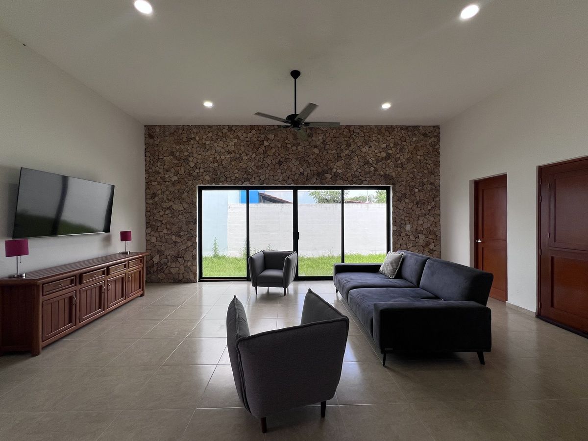 SALA CON TELEVISIÓN INCLUIDA