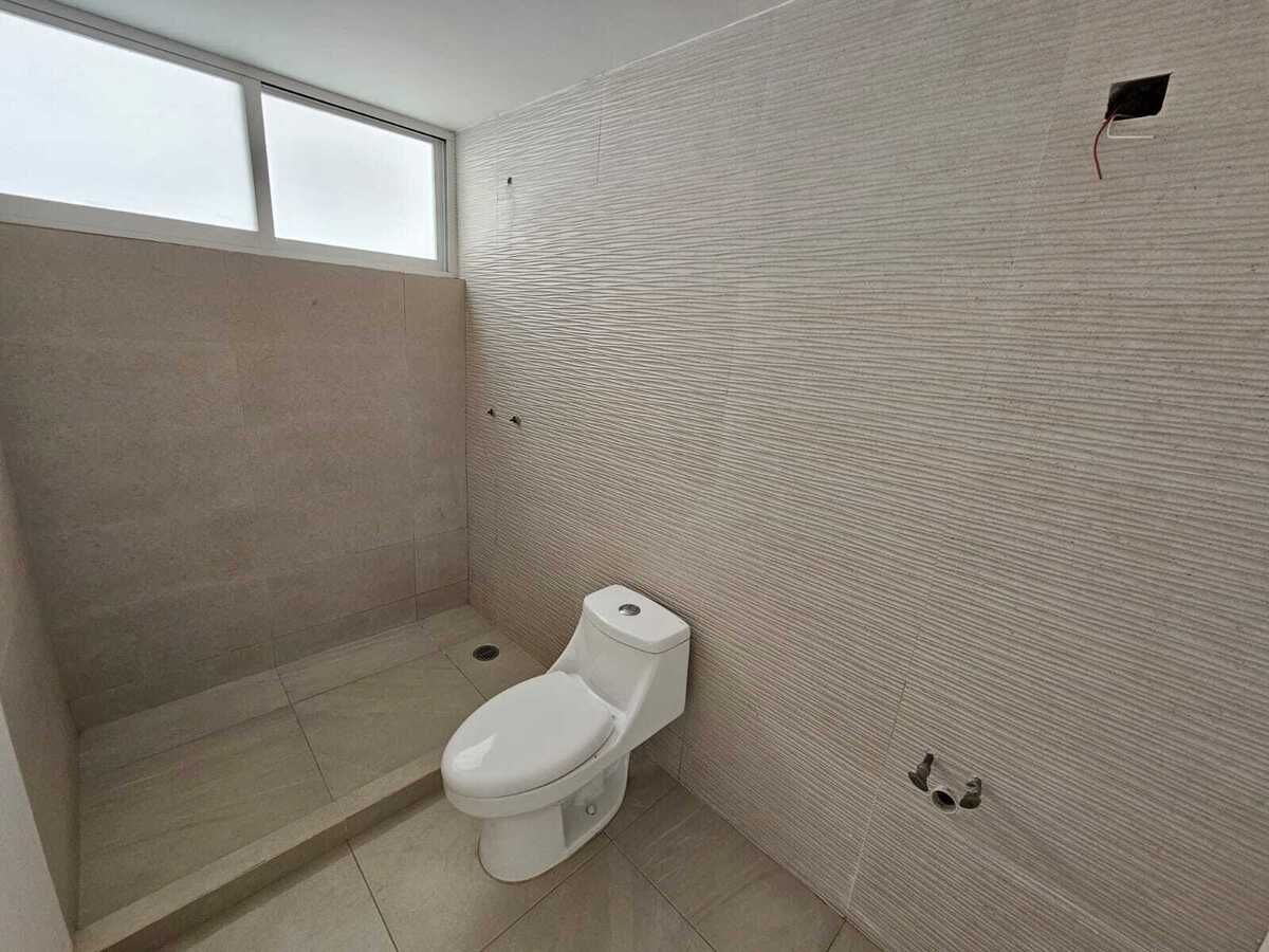 27 de 35: Baño 2da recámara secundaria