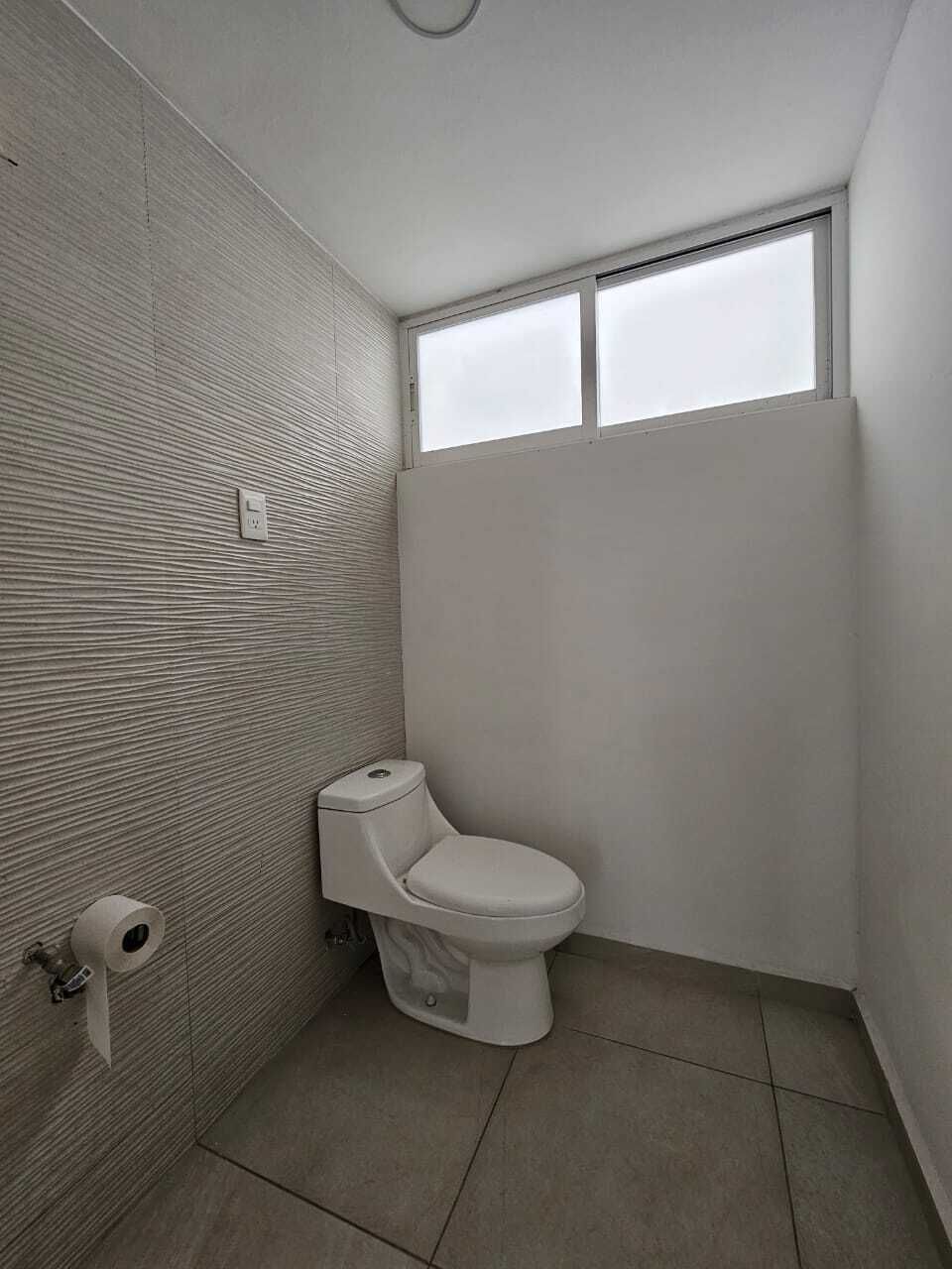 16 de 35: Medio baño