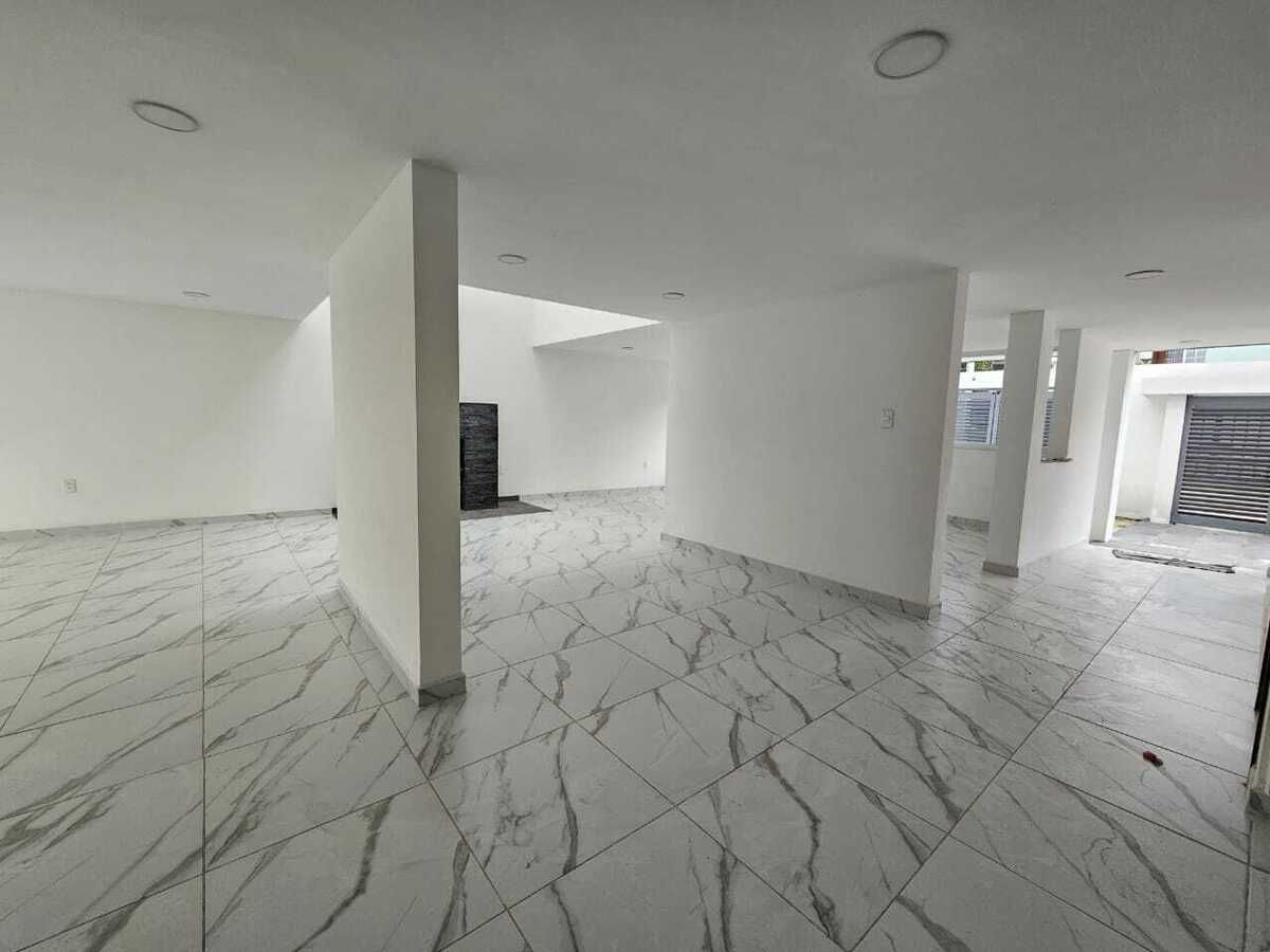 11 de 35: Vista comedor, hall y sala