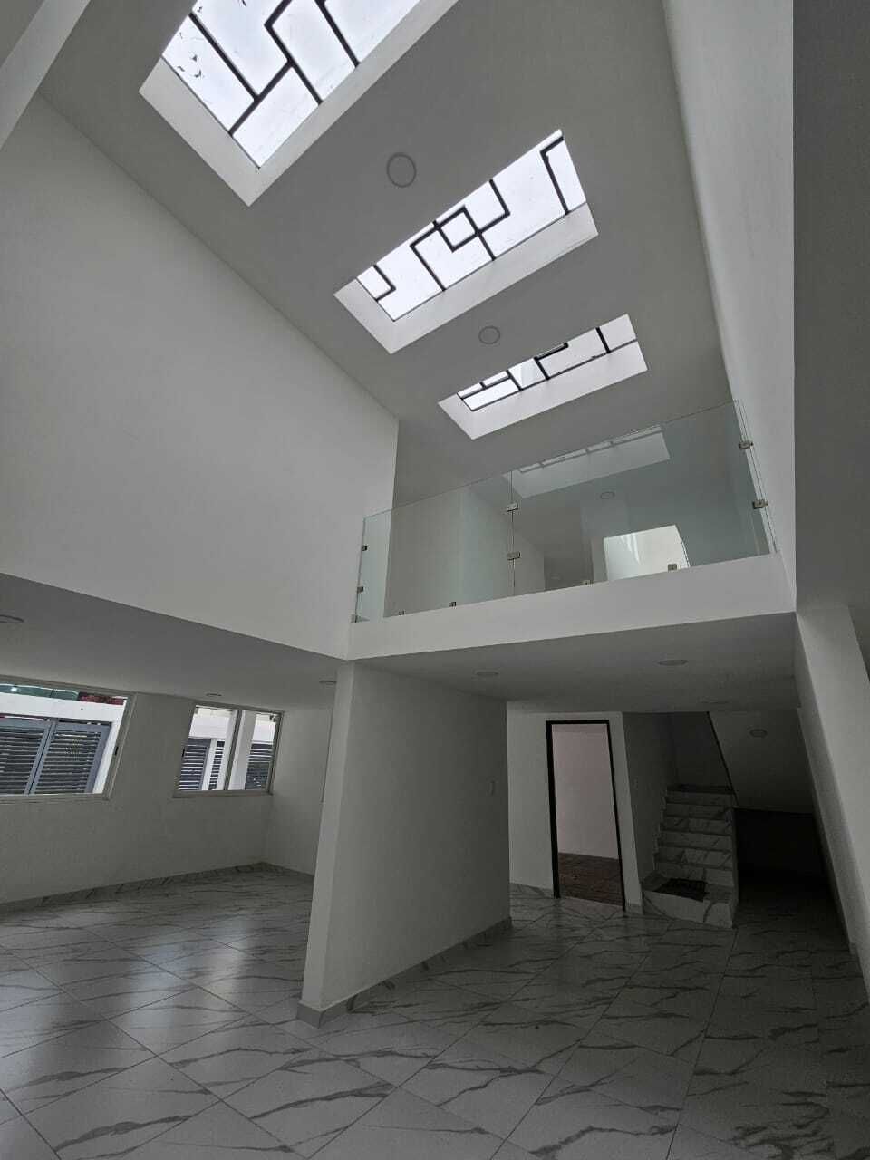 13 de 35: triple altuta en hall