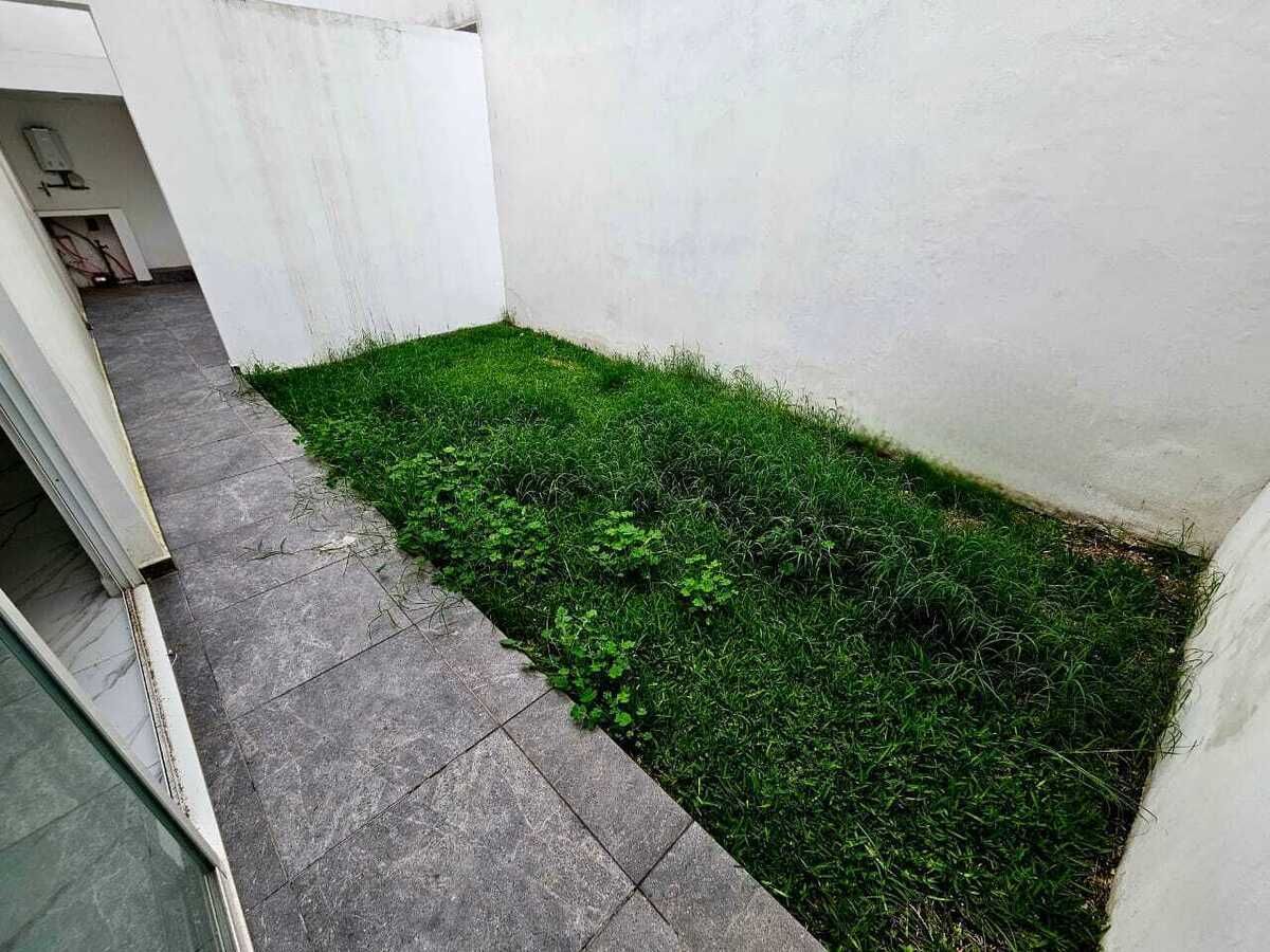 15 de 35: Jardín trasero