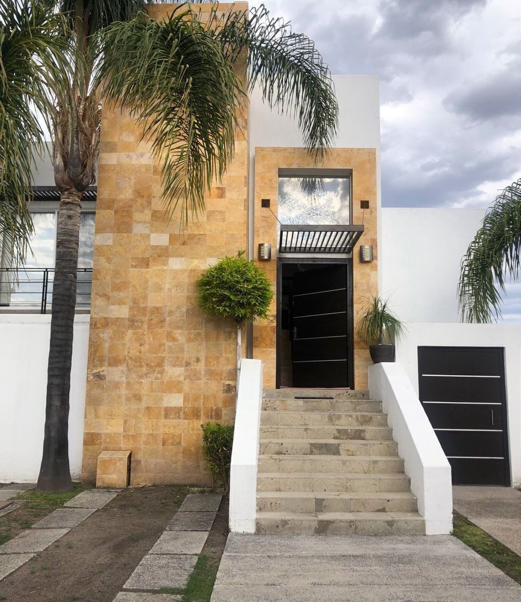 1 de 18: FACHADA