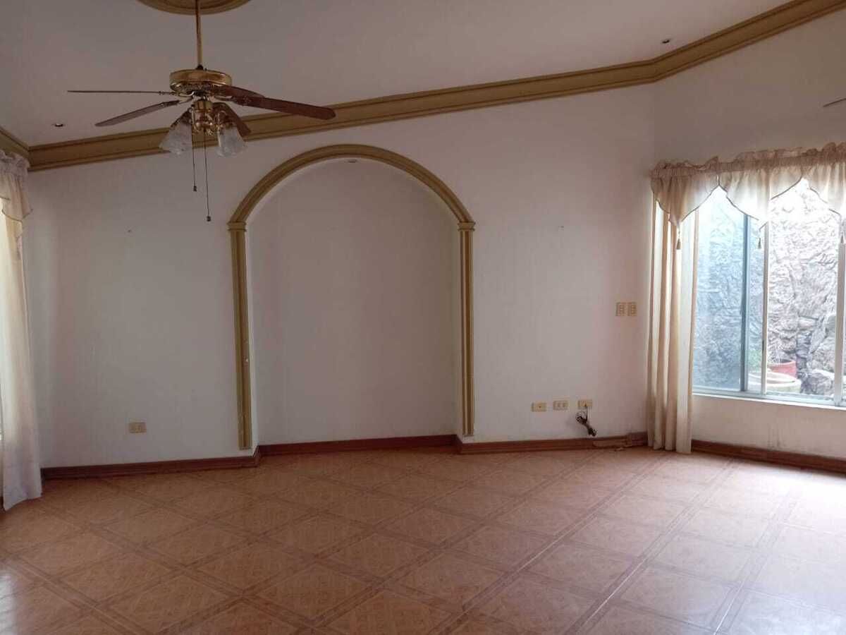 5 of 15: Sala Comedor