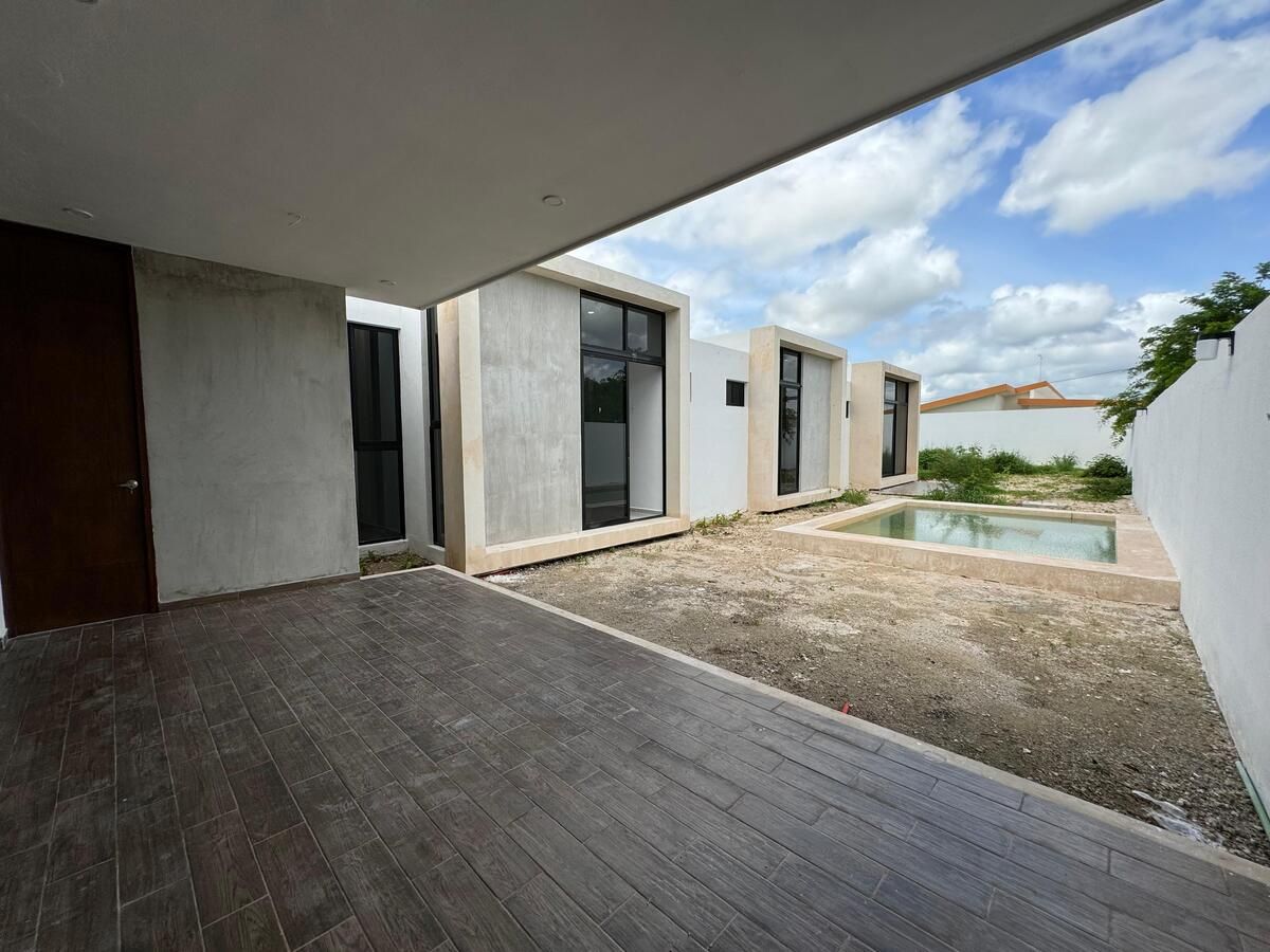 2 of 22: terraza