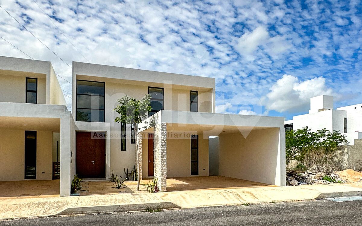 2 of 46: Fachada Frontal