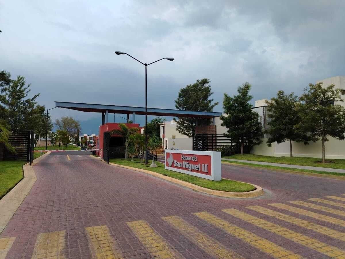 HERMOSA CASA EN COTO CON CASA CLUB FRACCIONAMIENTO SAN MIGUEL 2 - foto 2