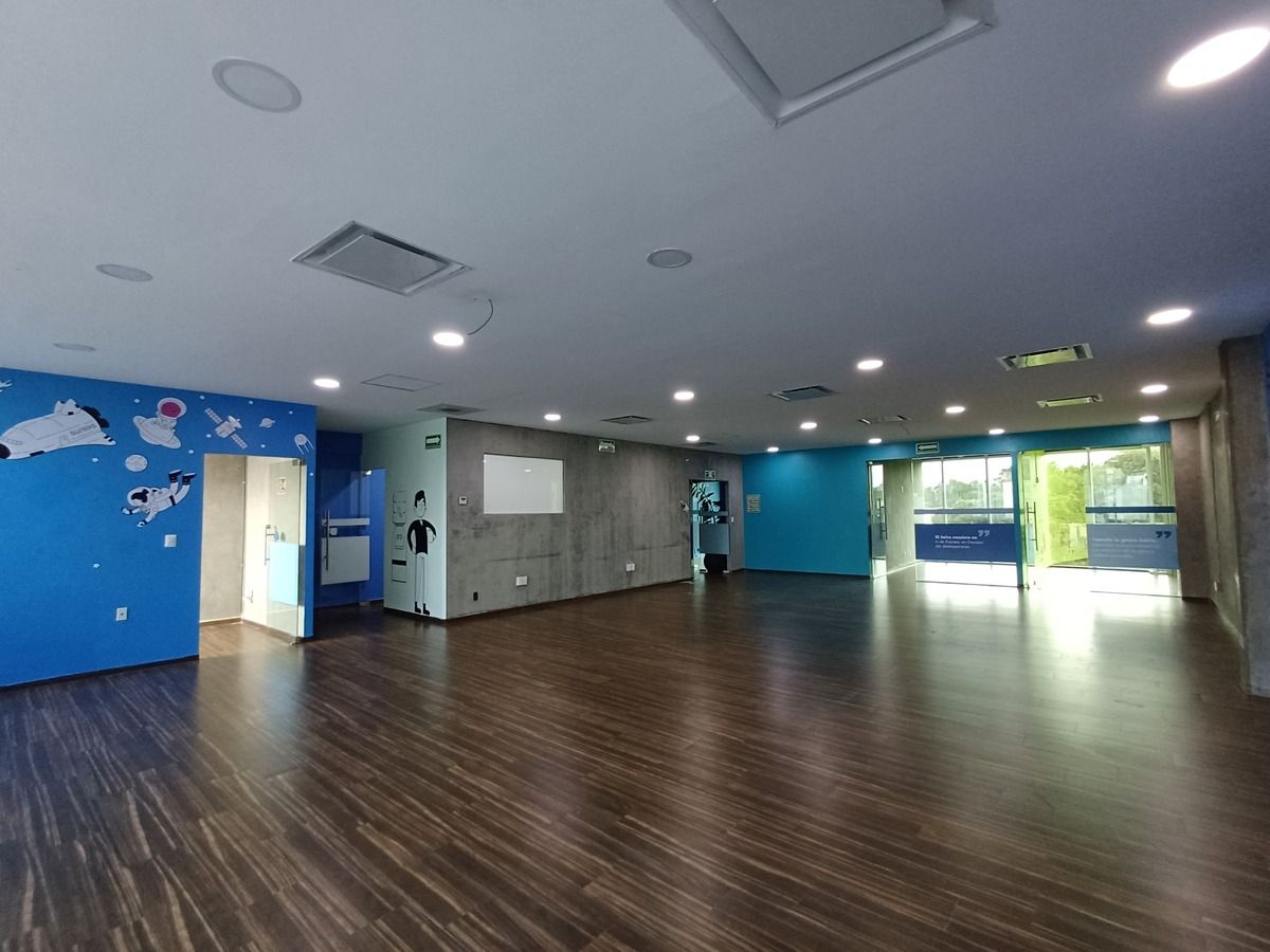 6 of 18: Área abierta de trabajo