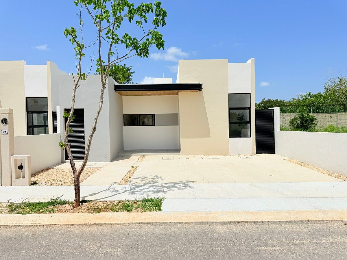 1-story house for sale in Cholul, photo 1 of 10
