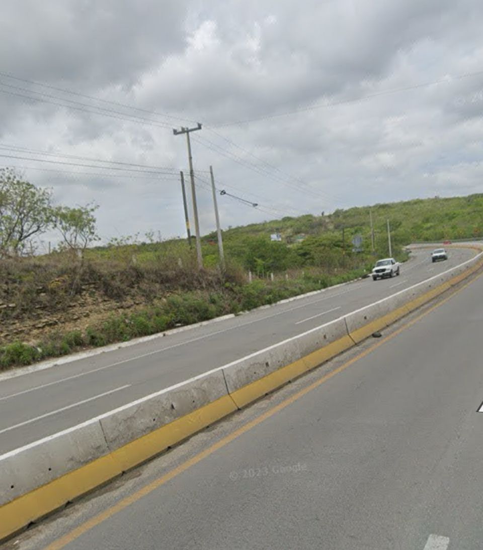 Se Vende 10,000 m2 a orilla de carretera tuxtla-ocozocoautla.