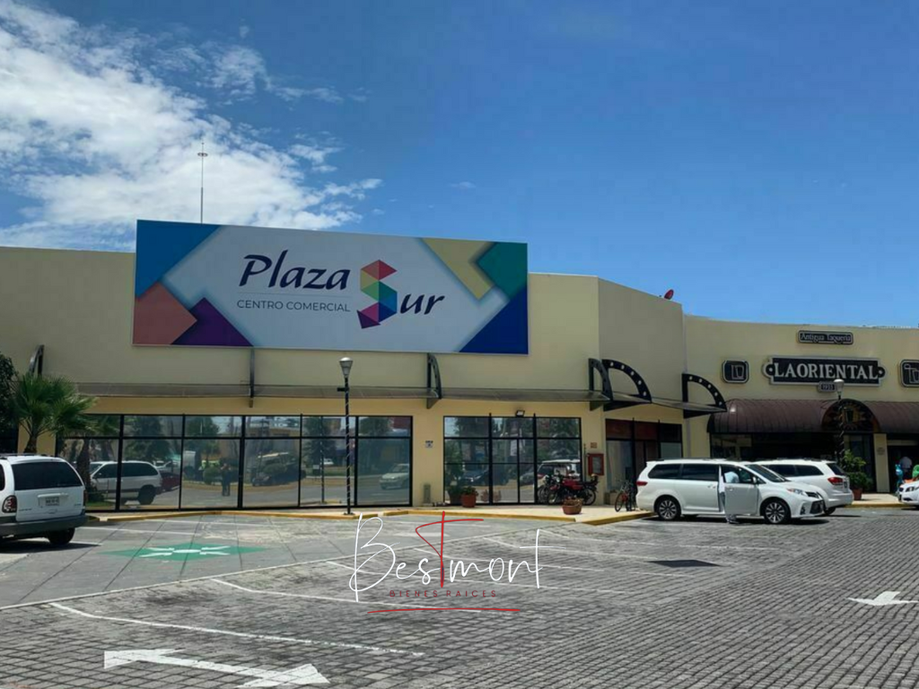 2 de 10: Plaza sur