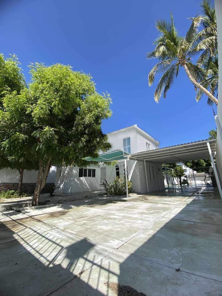 4 de 39: Vista frontal de la Casa