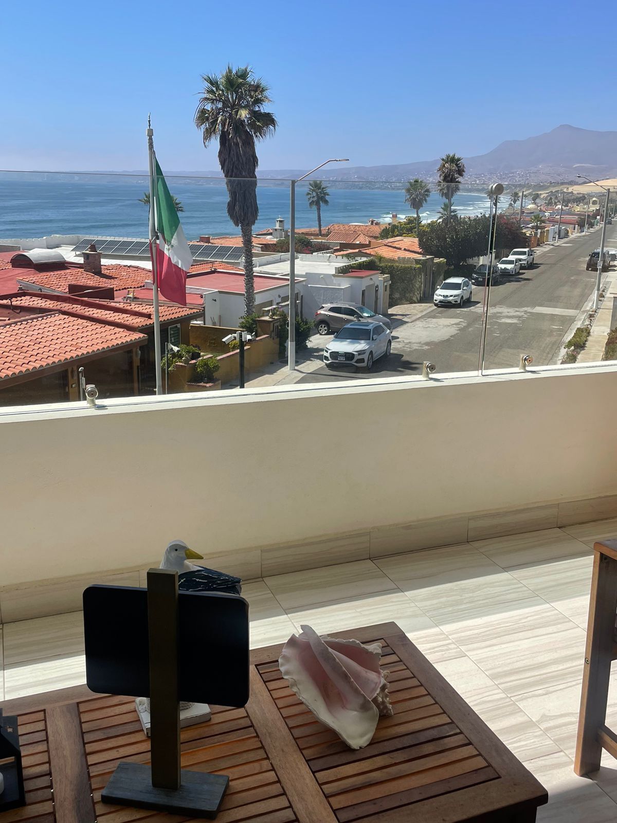 3 de 17: Balcón amueblado con vista al Mar