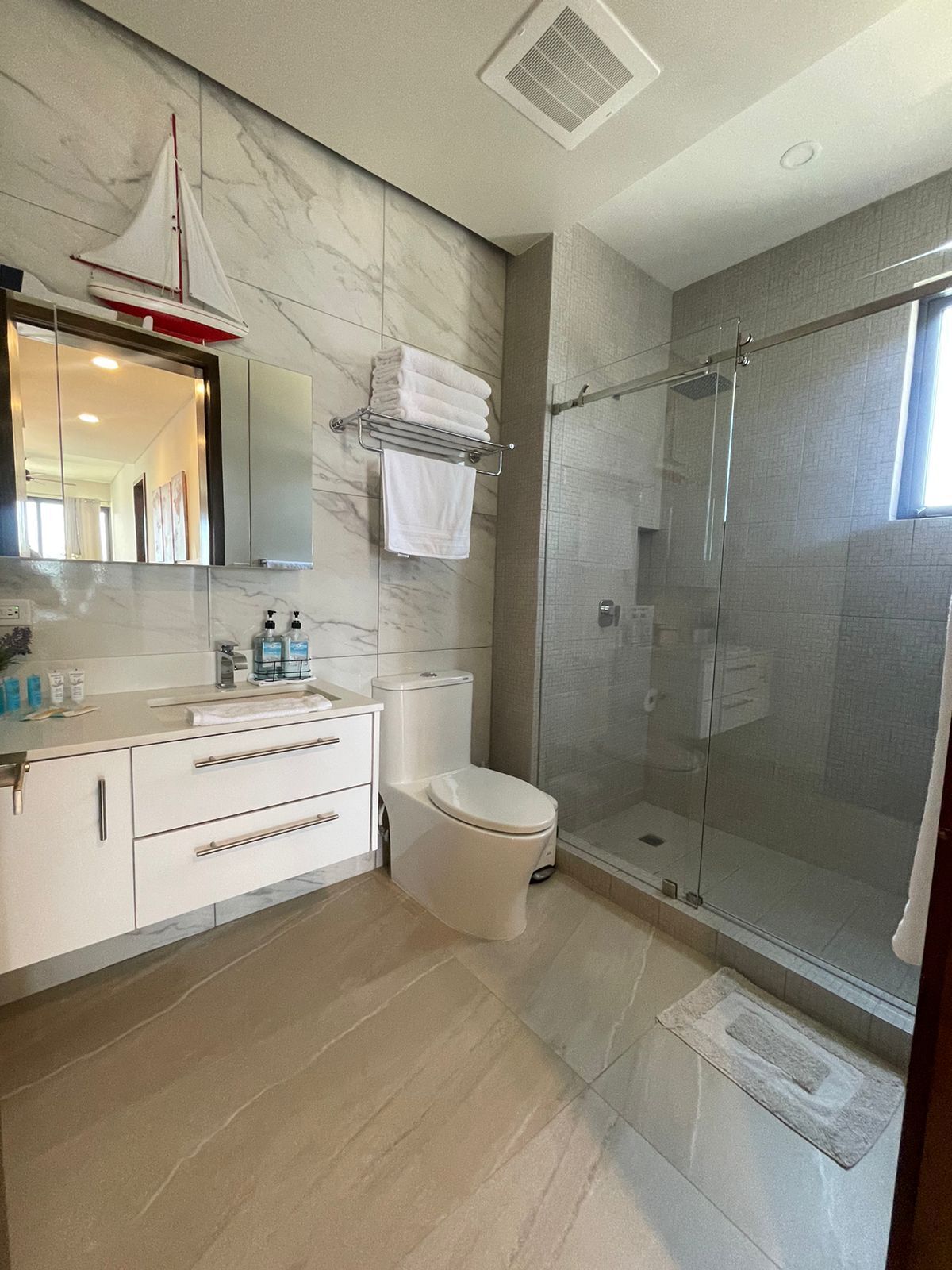 7 de 17: Baño completo para visitas y 2da recámara