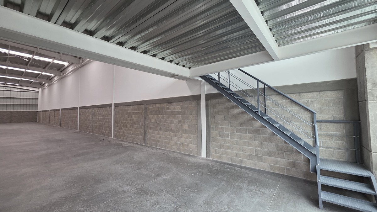 10 de 14: Bodega Industrial Parque en Zona Parques BQ, Qro.