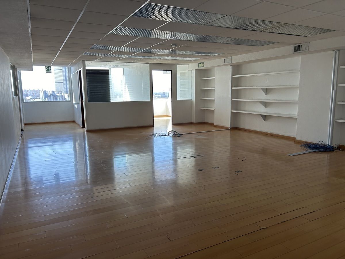 Oficina en renta en Cuauhtémoc   sobre Paseo de la reforma