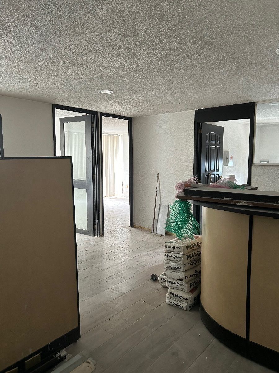 RENTA DE OFICINA REMODELADA