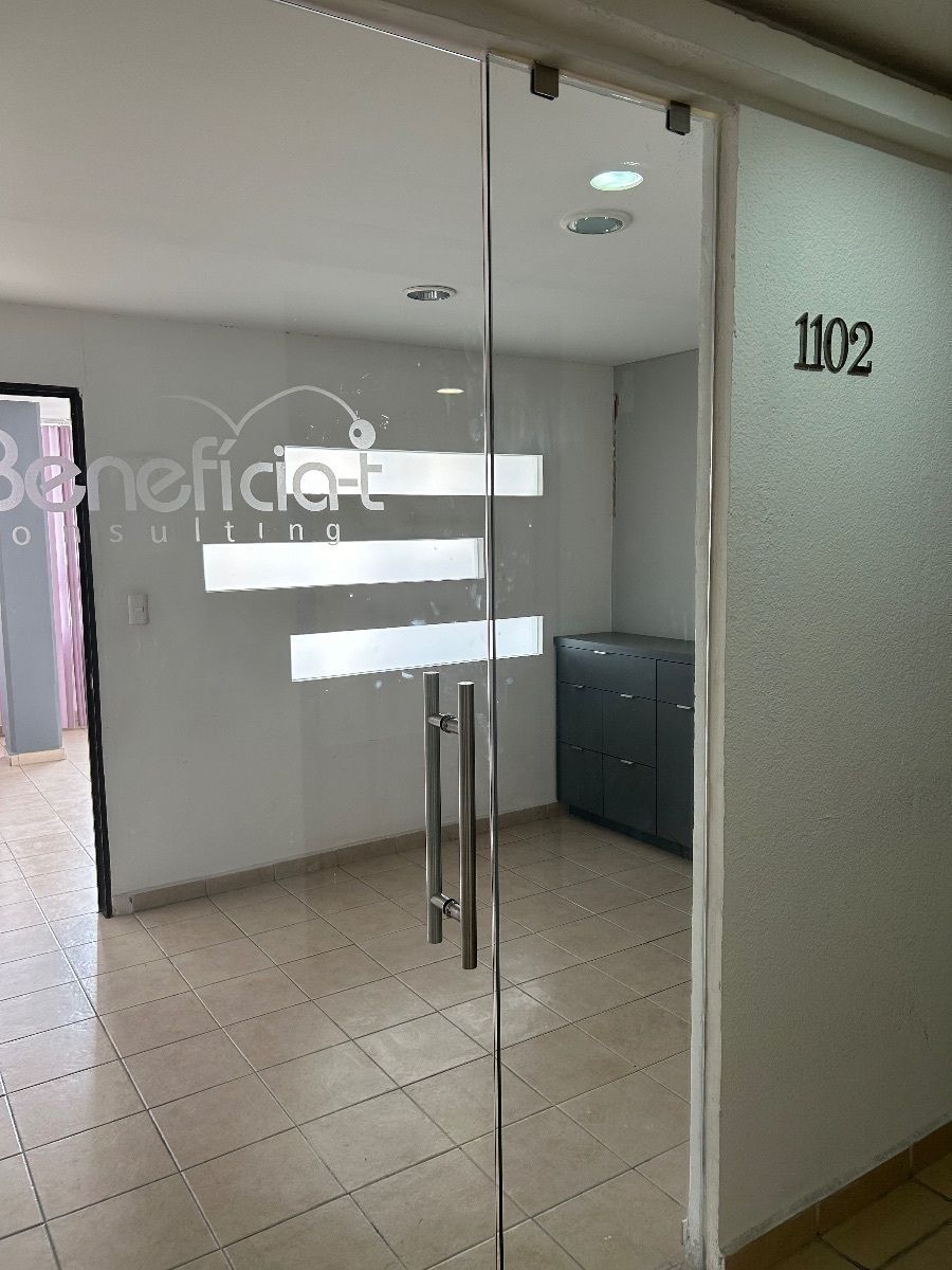 Oficina en Renta Acondicionada