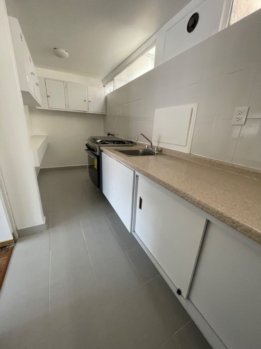 2 de 7: COCINA SEMI EQUIPADA