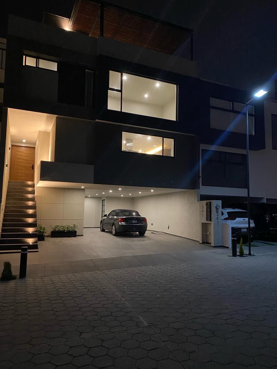 1 de 37: Fachada con iluminación