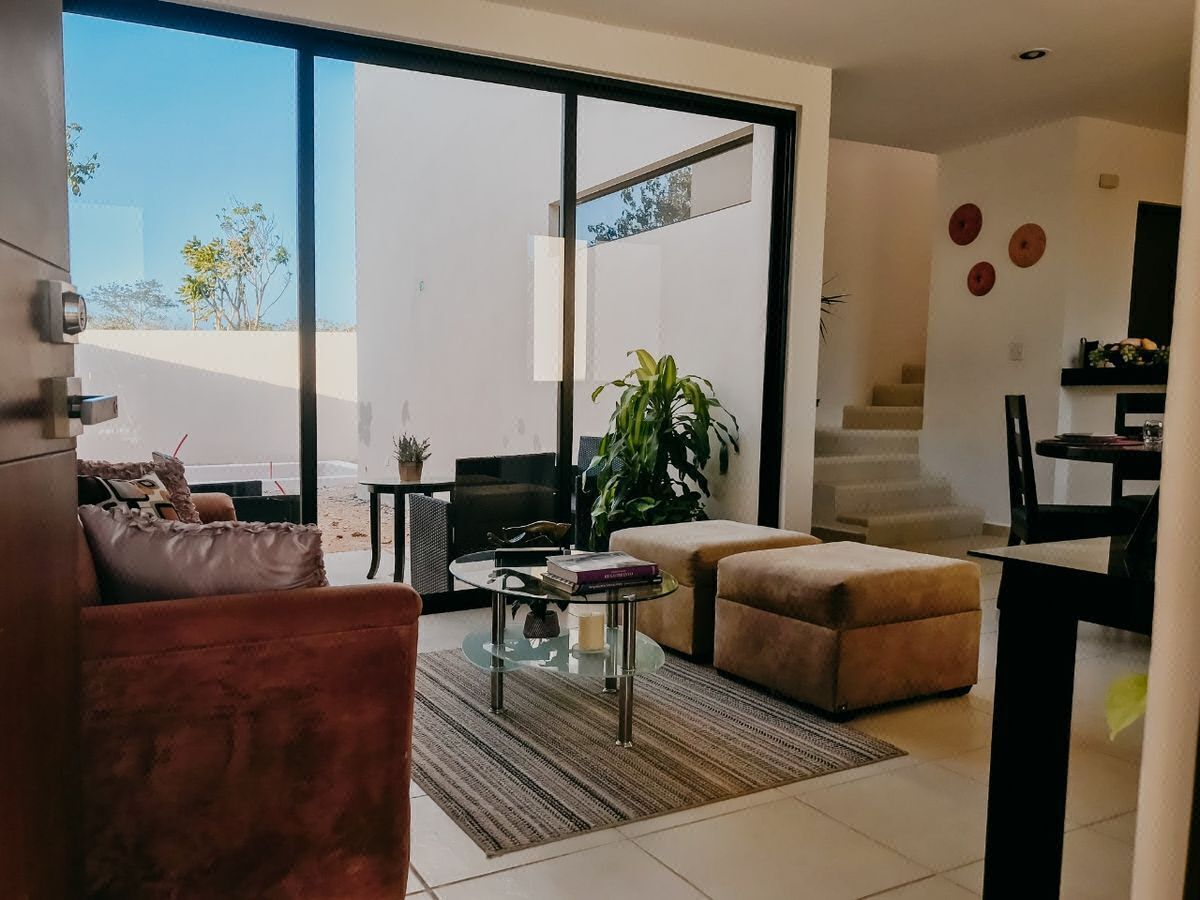 Casa en Venta en Privada con Habitacion en Planta Baja, Conkal Merida Yucatan