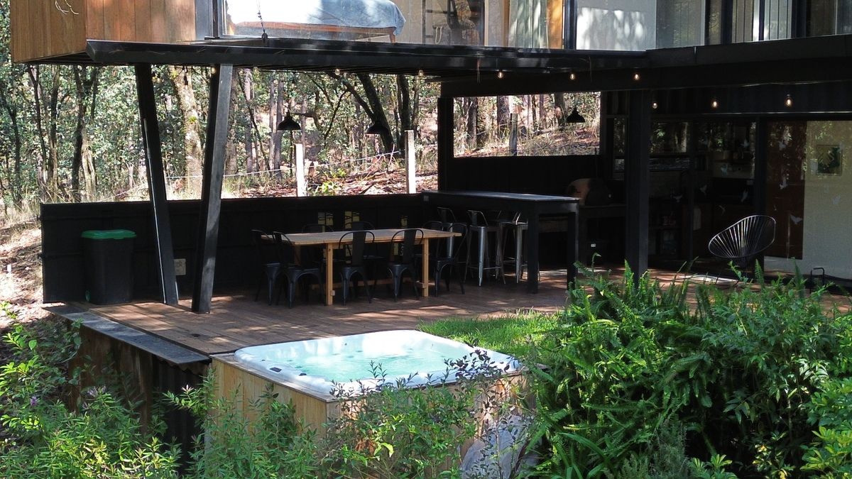 3 of 28: Terraza y Jacuzzi