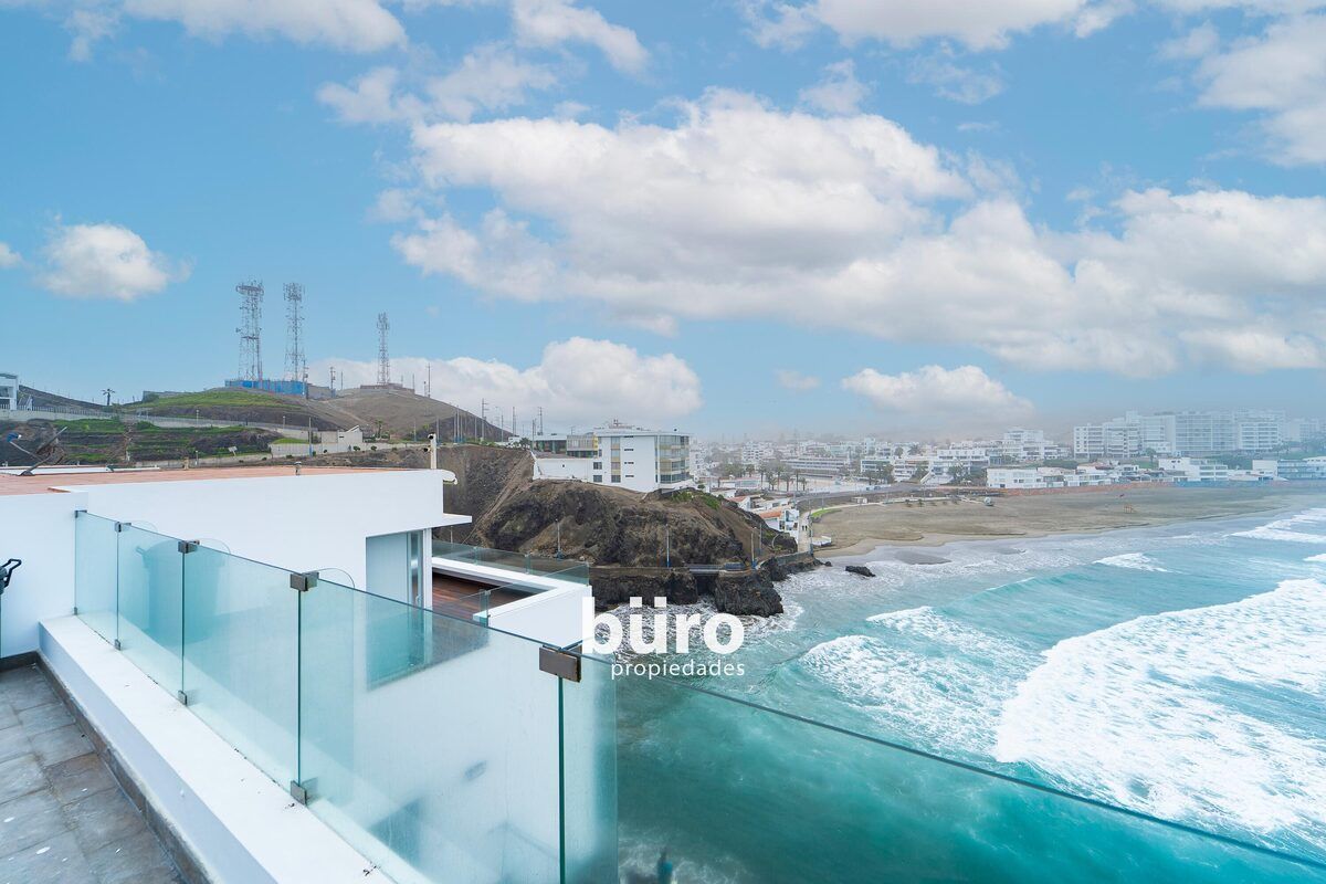 6 de 27: Hermosa vista al mar desde toda la casa
