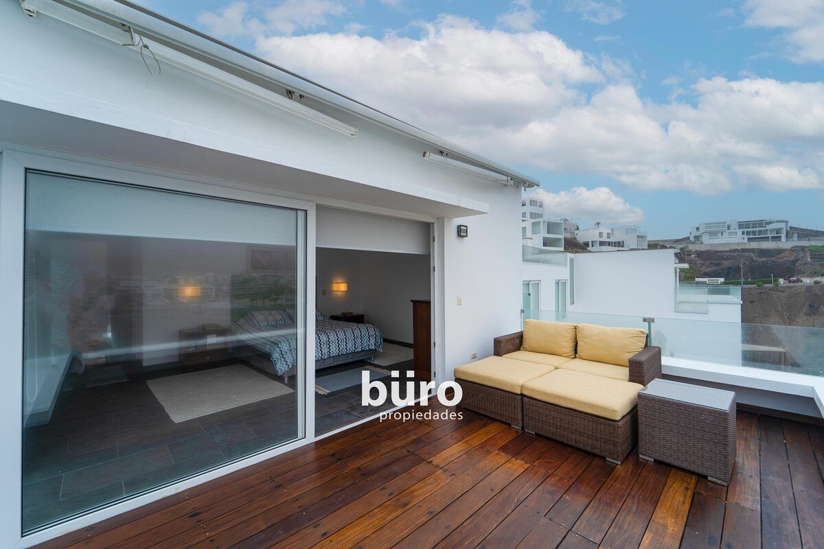 12 de 27: Terraza de dormitorio principal