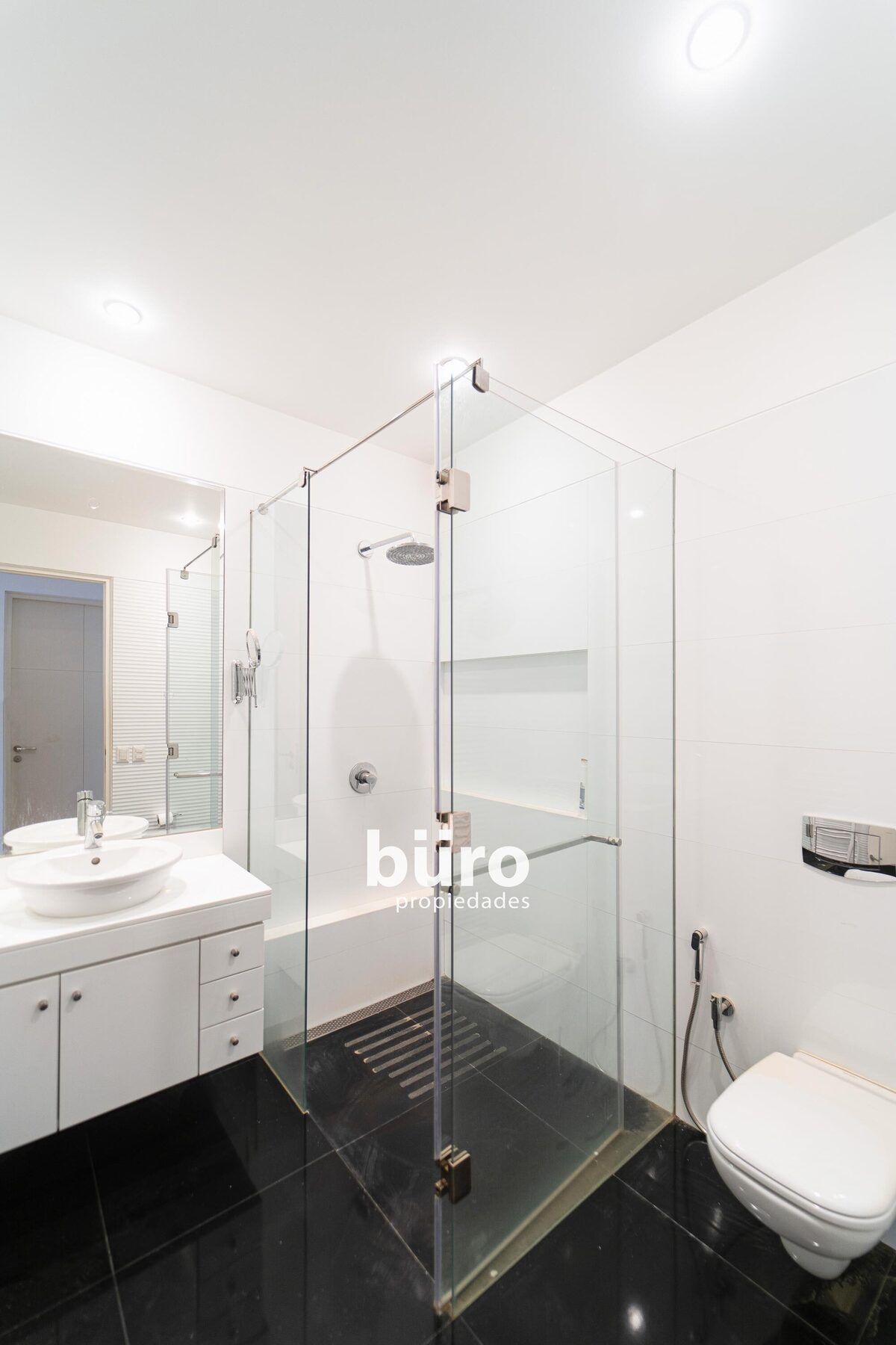 16 de 28: Baño Ella