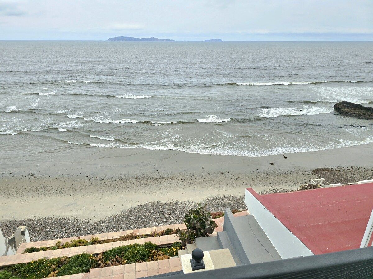 5 of 34: Casa frente al mar