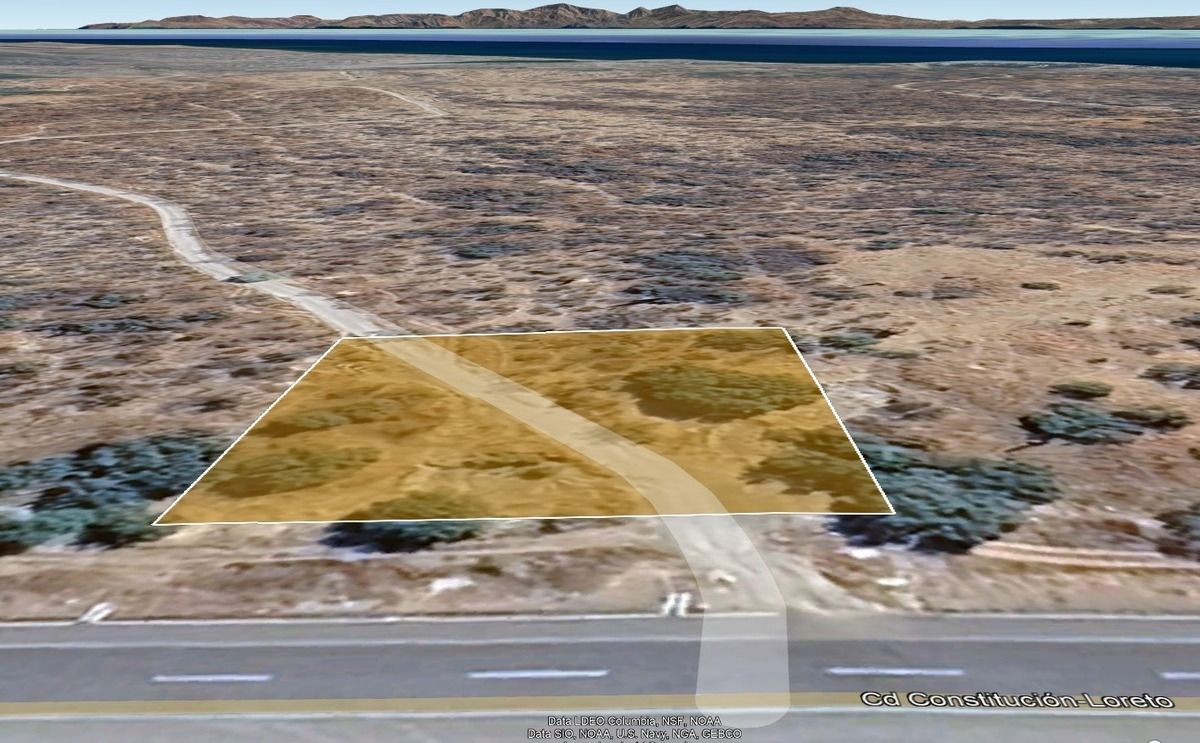 A 1 km de distancia de playa.