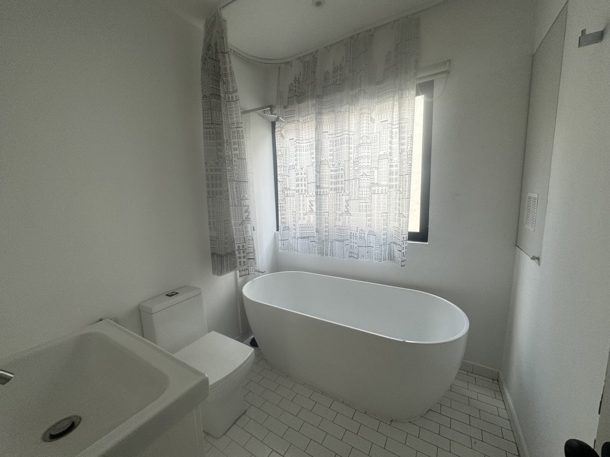 13 de 28: Baño planta baja con tina