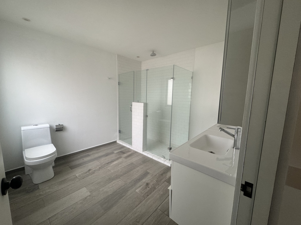 24 de 28: Baño recámara principal