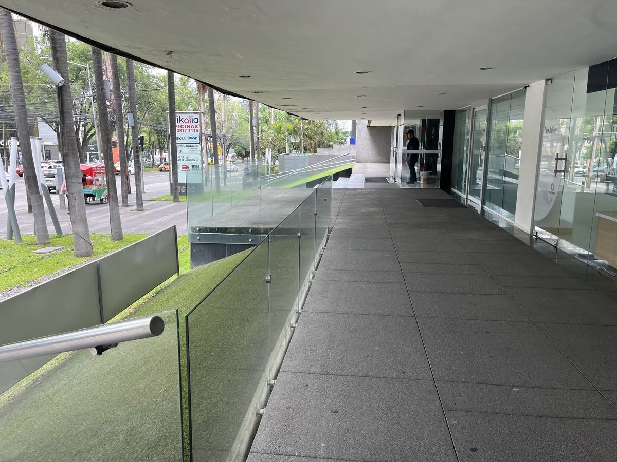 3 de 11: acceso por escaleras y rampas
