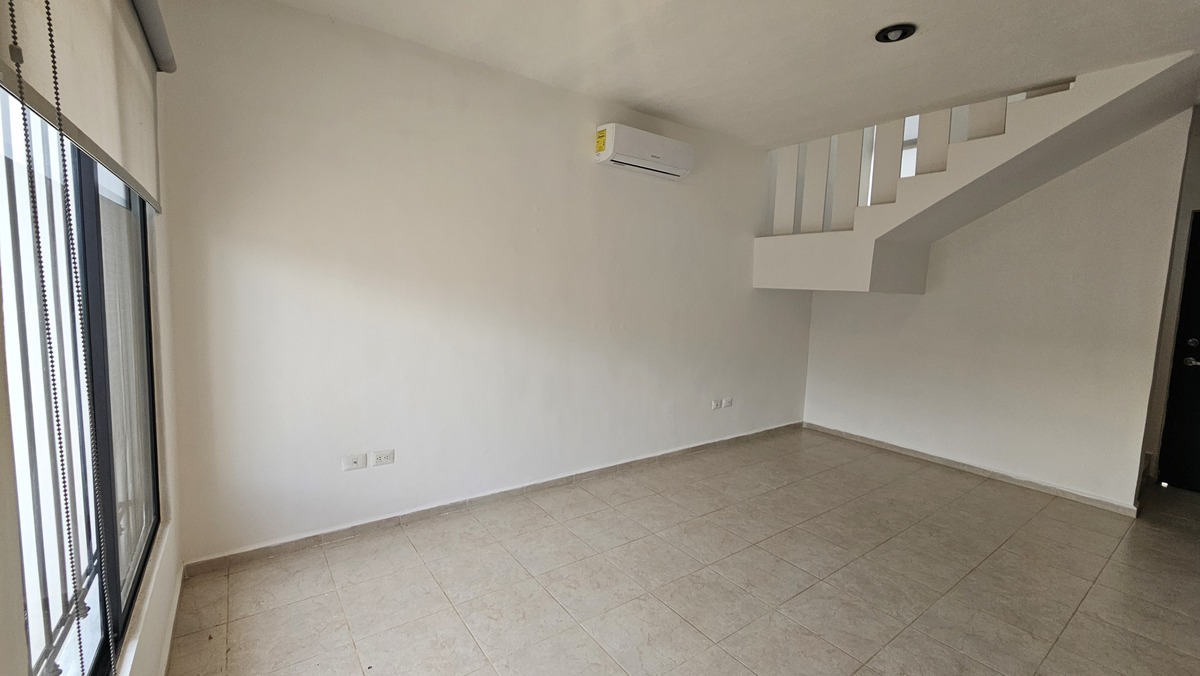 4 of 16: Sala