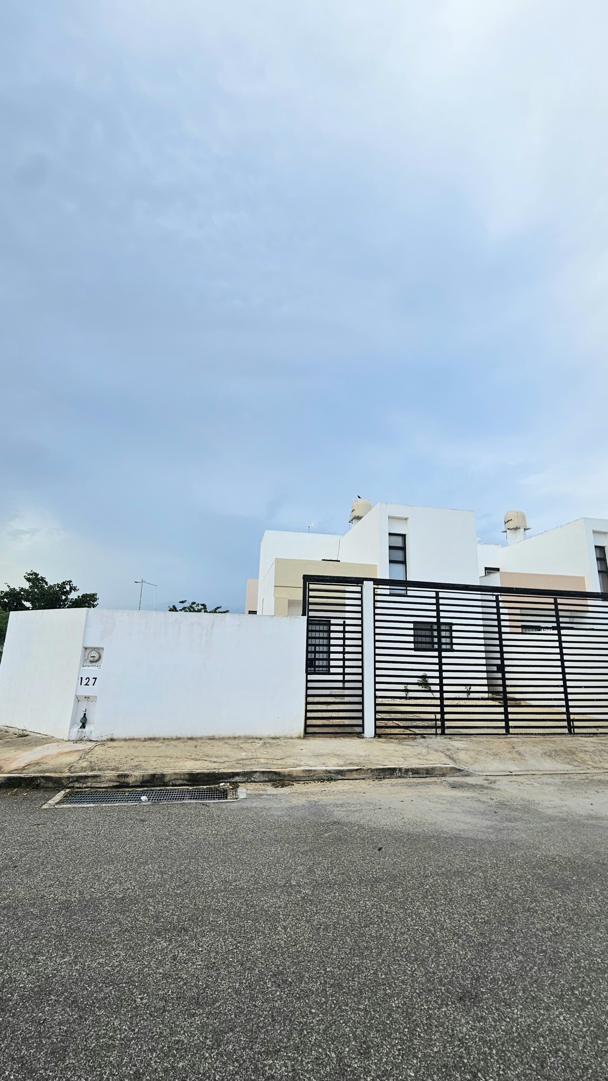 1 of 16: Casa en esquina