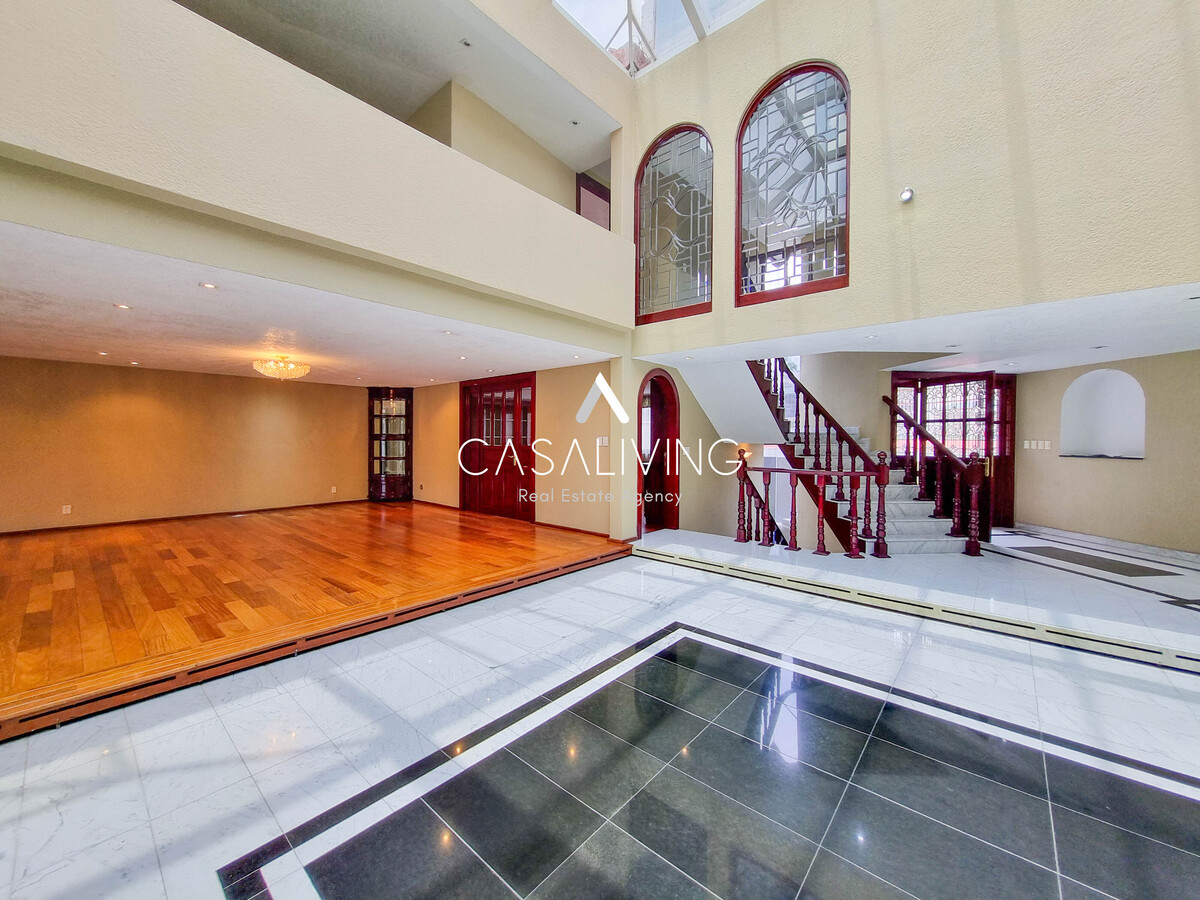 1 de 30: Hall recibidor y sala
