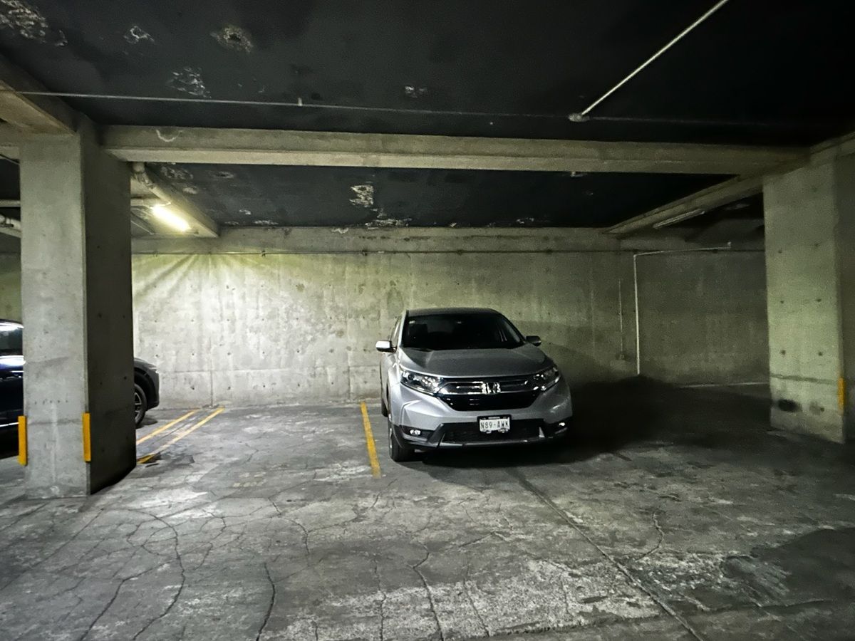 18 de 21: Estacionamiento
