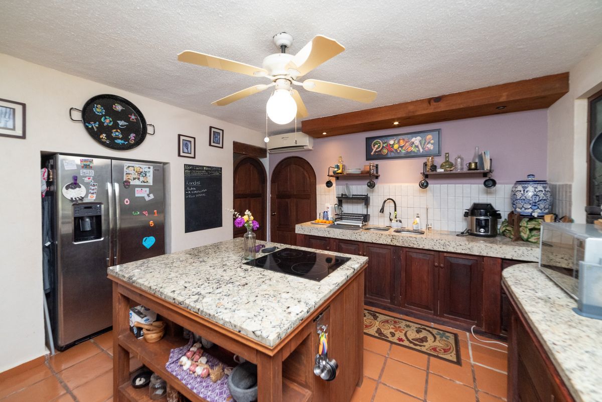 10 of 35: COCINA/KITCHEN