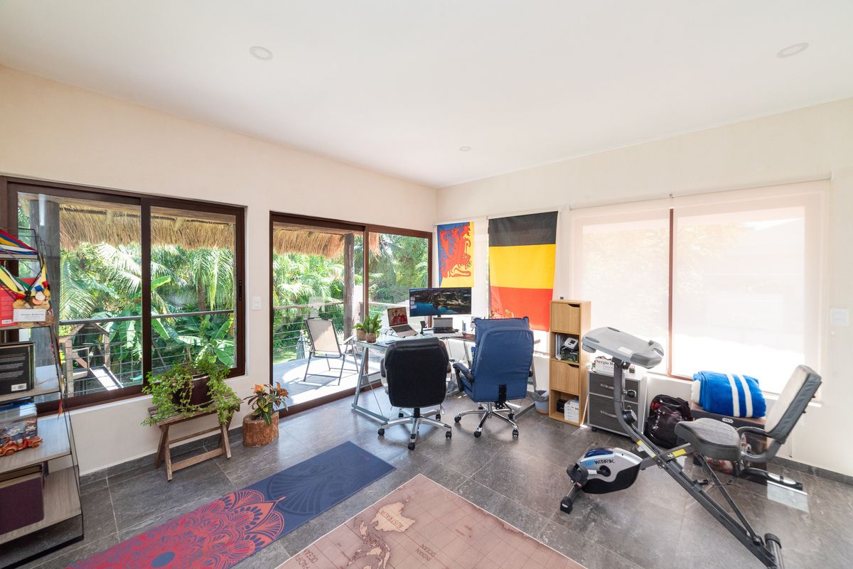 26 of 35: OFIC/STUDIO/ROOM (5)